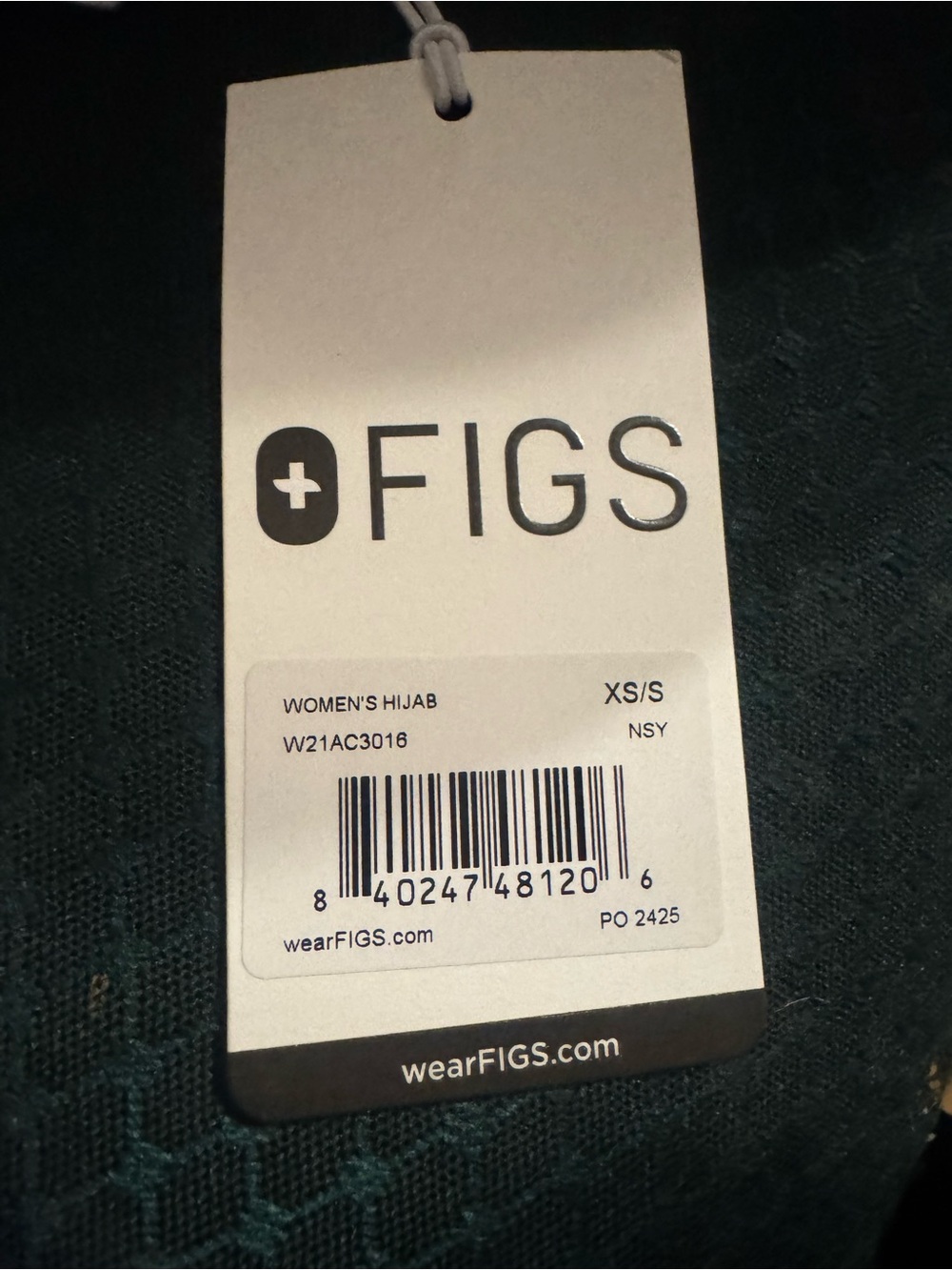 FIGS Women's Seamless Hijab in Navy - Picture 3 of 3
